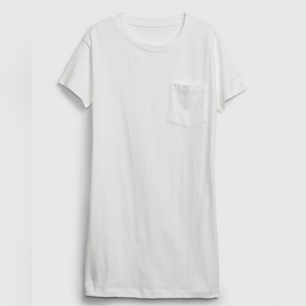 White Gap T-Shirt SZ. MD P2P: 22.5" L: 35"